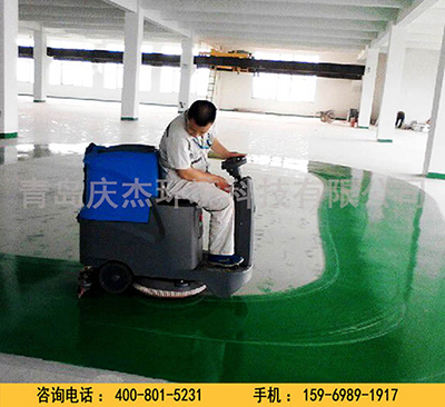 冬天拖地結(jié)冰怎么辦，慶杰洗地車來幫你青島駕駛式洗地車青島洗地車駕駛式洗地車