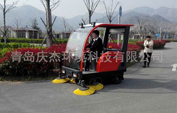 環(huán)衛(wèi)掃地車(chē)實(shí)際使用體驗(yàn)