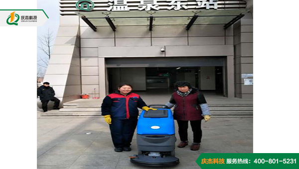 慶杰洗地機(jī)成為美地鐵線清潔標(biāo)志