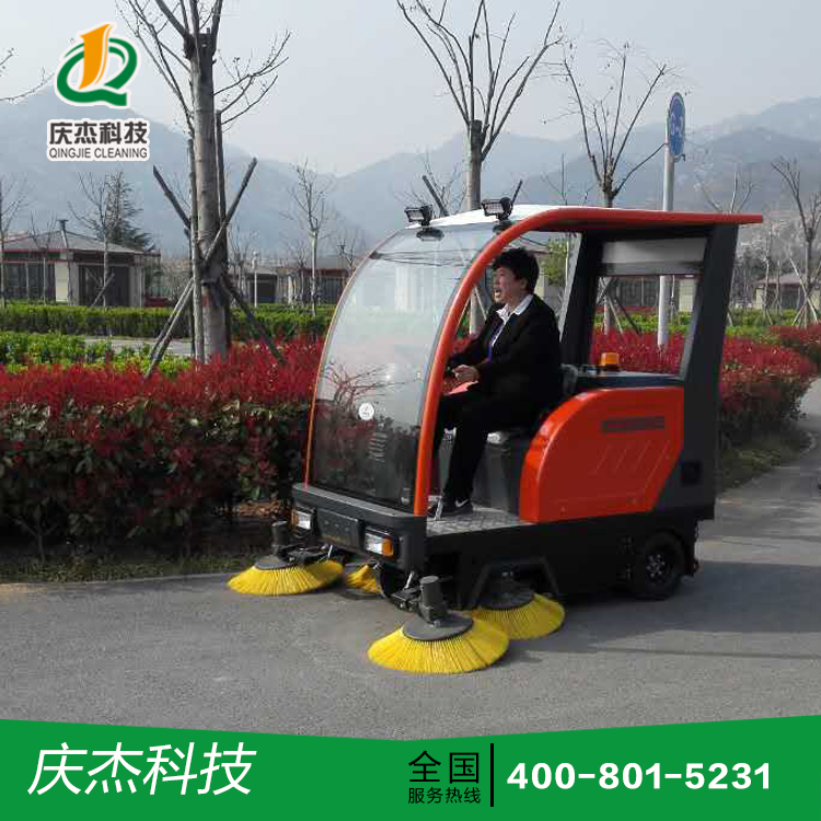 落葉多，買山東掃地車應(yīng)該考慮什么？