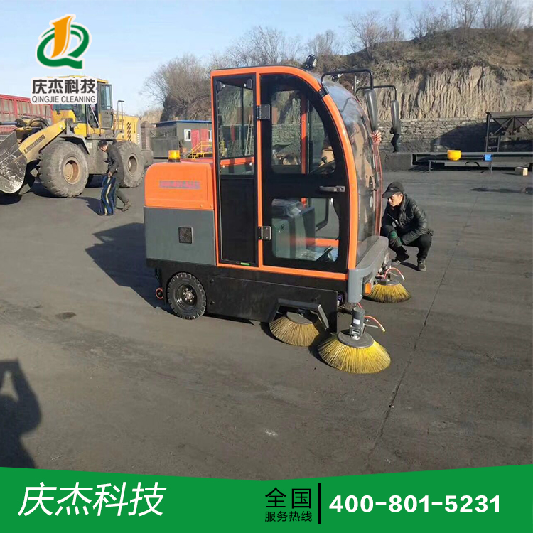 雷雨天氣，可以使用電動(dòng)掃地車嗎？