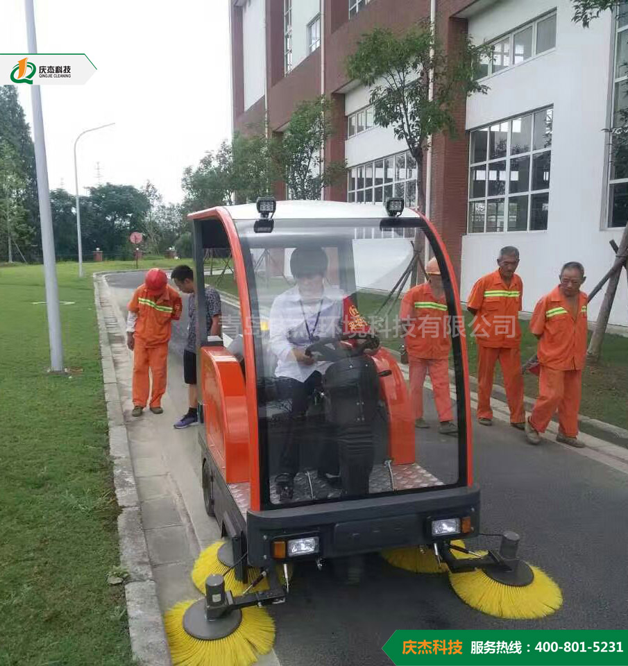電動(dòng)掃地車