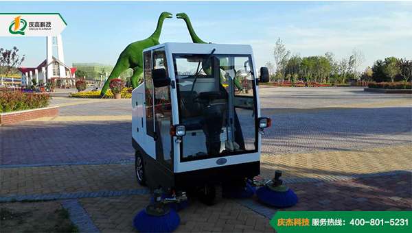 慶杰電動掃地車案例--恐龍國家地質(zhì)公園