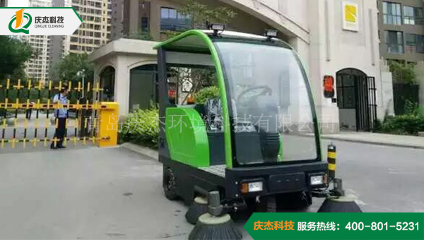 中國城建集團(tuán)選擇慶杰QJ-S1880駕駛式掃地車