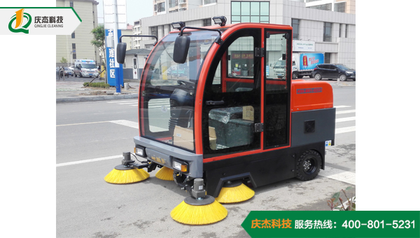 工業(yè)電動掃地車保養(yǎng)應(yīng)該注意哪六項