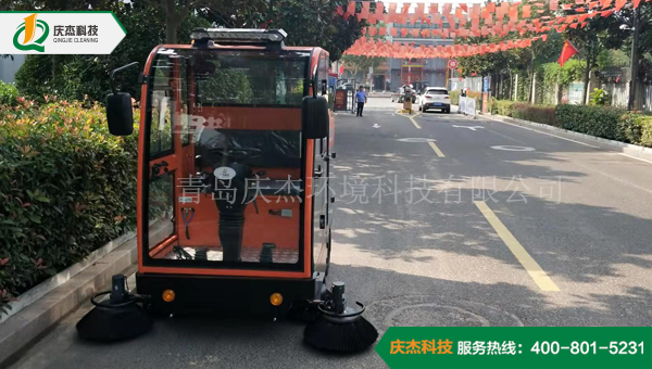 秋季，電動(dòng)掃地車適合物業(yè)小區(qū)嗎？